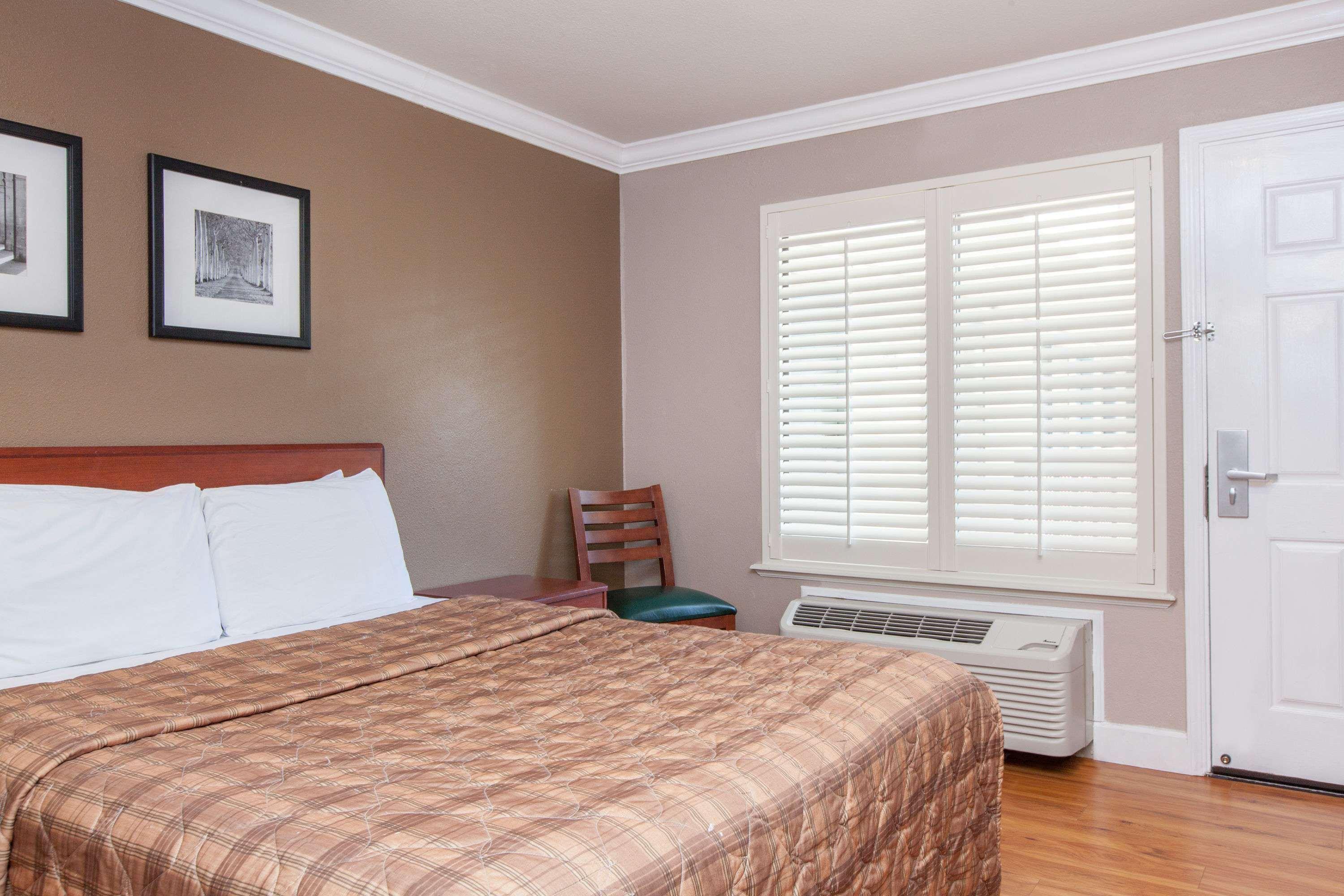 Days Inn By Wyndham San Francisco S/Oyster Point Airport South San Francisco Eksteriør billede