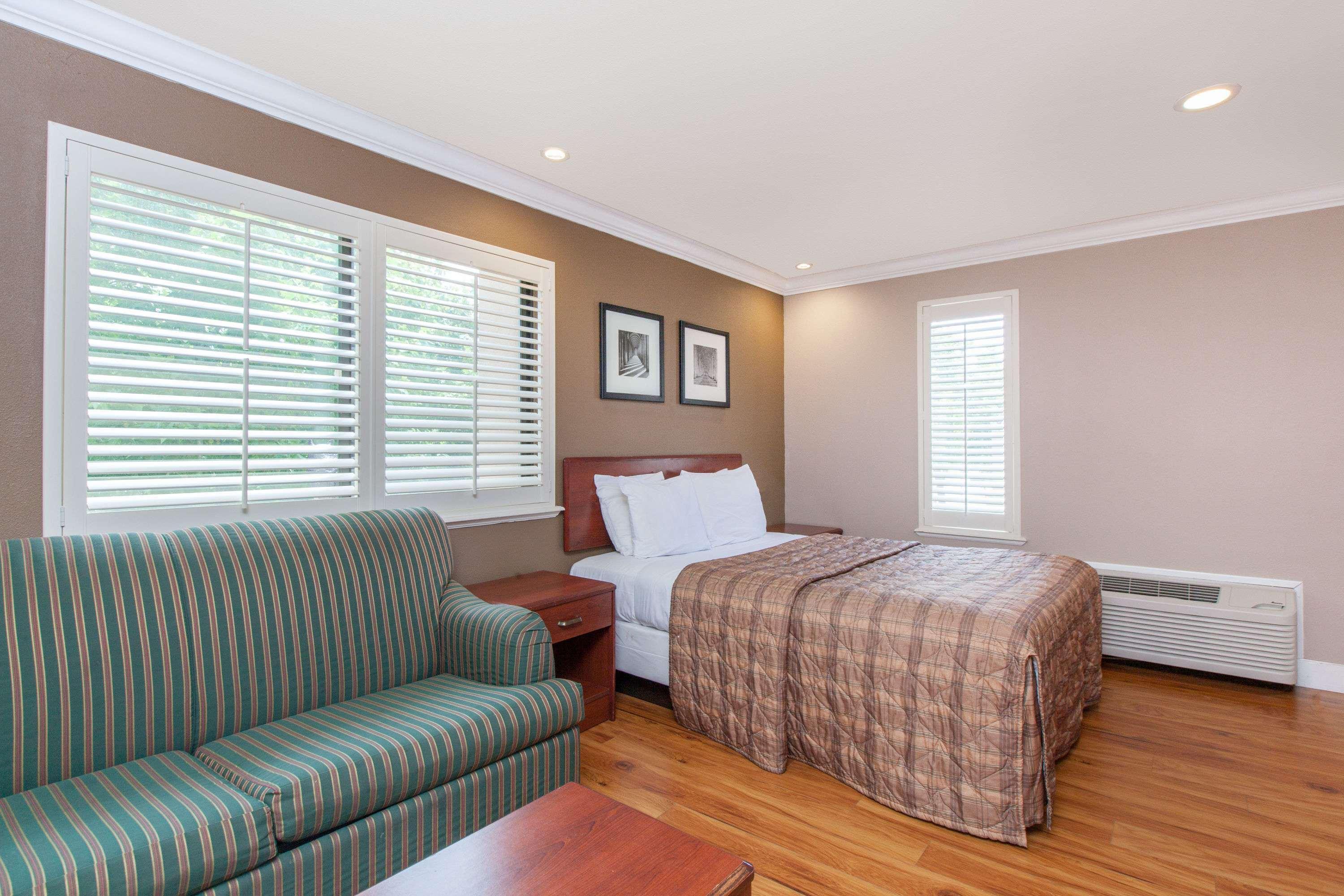 Days Inn By Wyndham San Francisco S/Oyster Point Airport South San Francisco Eksteriør billede