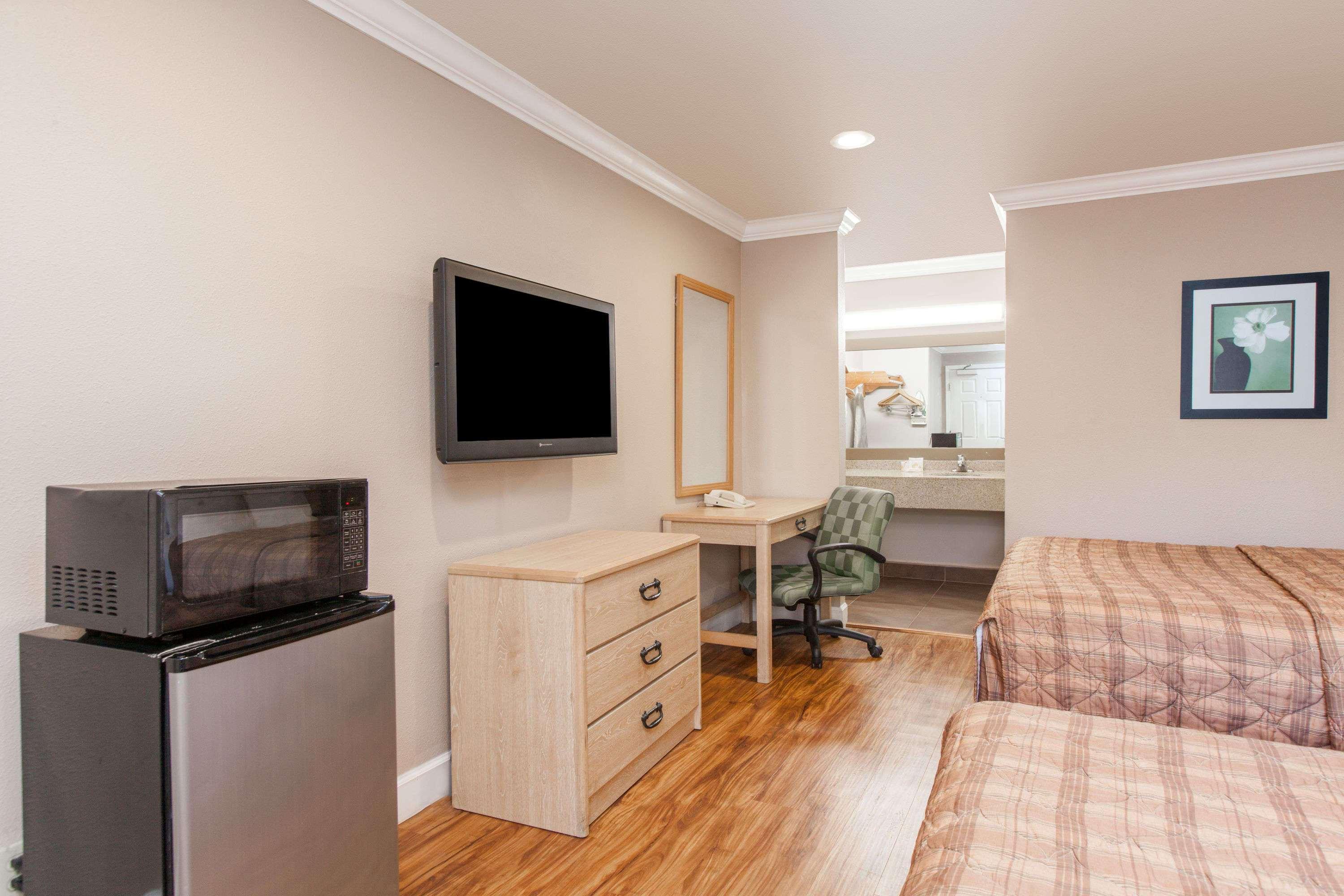 Days Inn By Wyndham San Francisco S/Oyster Point Airport South San Francisco Eksteriør billede