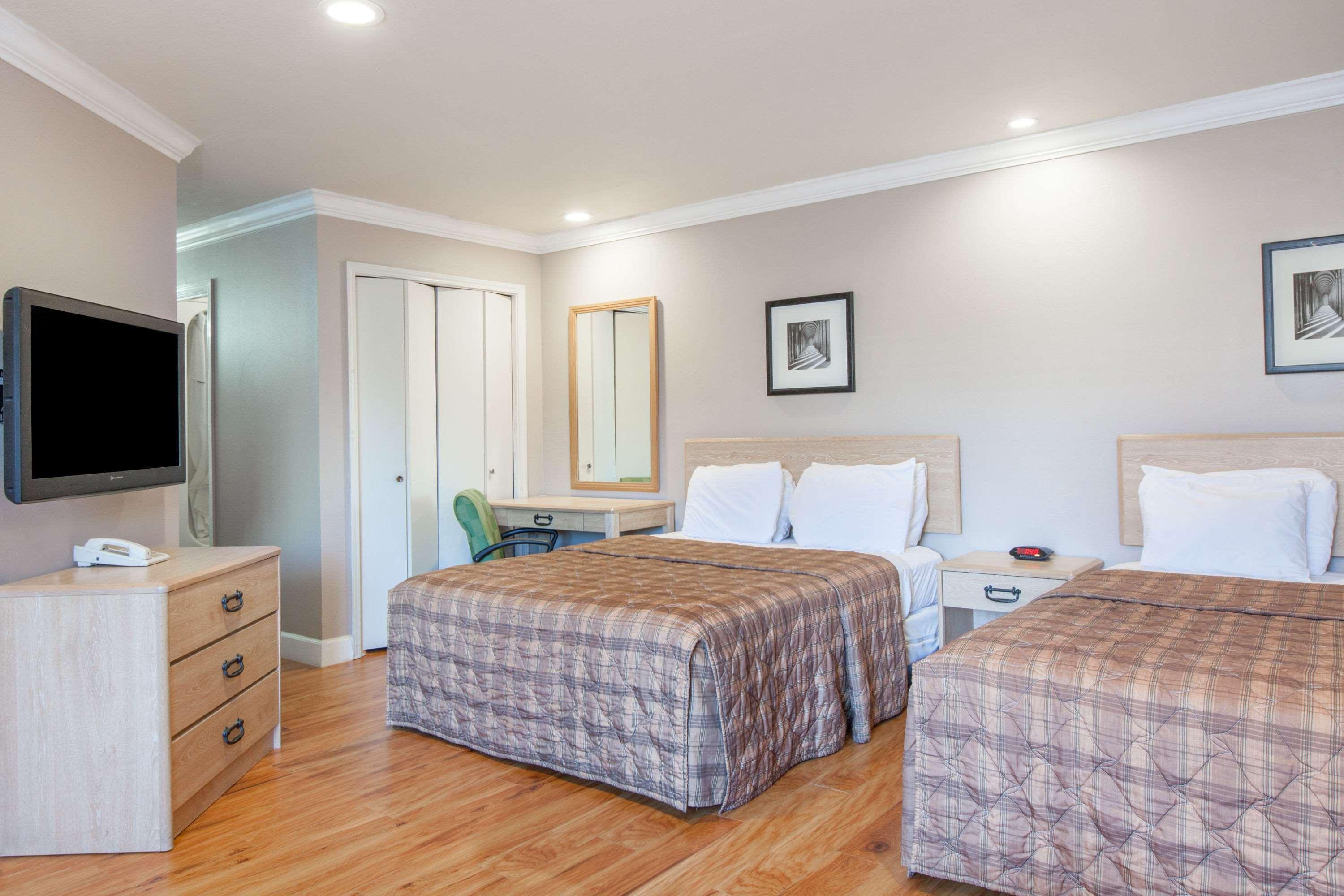 Days Inn By Wyndham San Francisco S/Oyster Point Airport South San Francisco Eksteriør billede