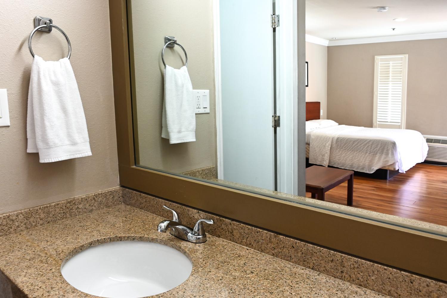 Days Inn By Wyndham San Francisco S/Oyster Point Airport South San Francisco Eksteriør billede