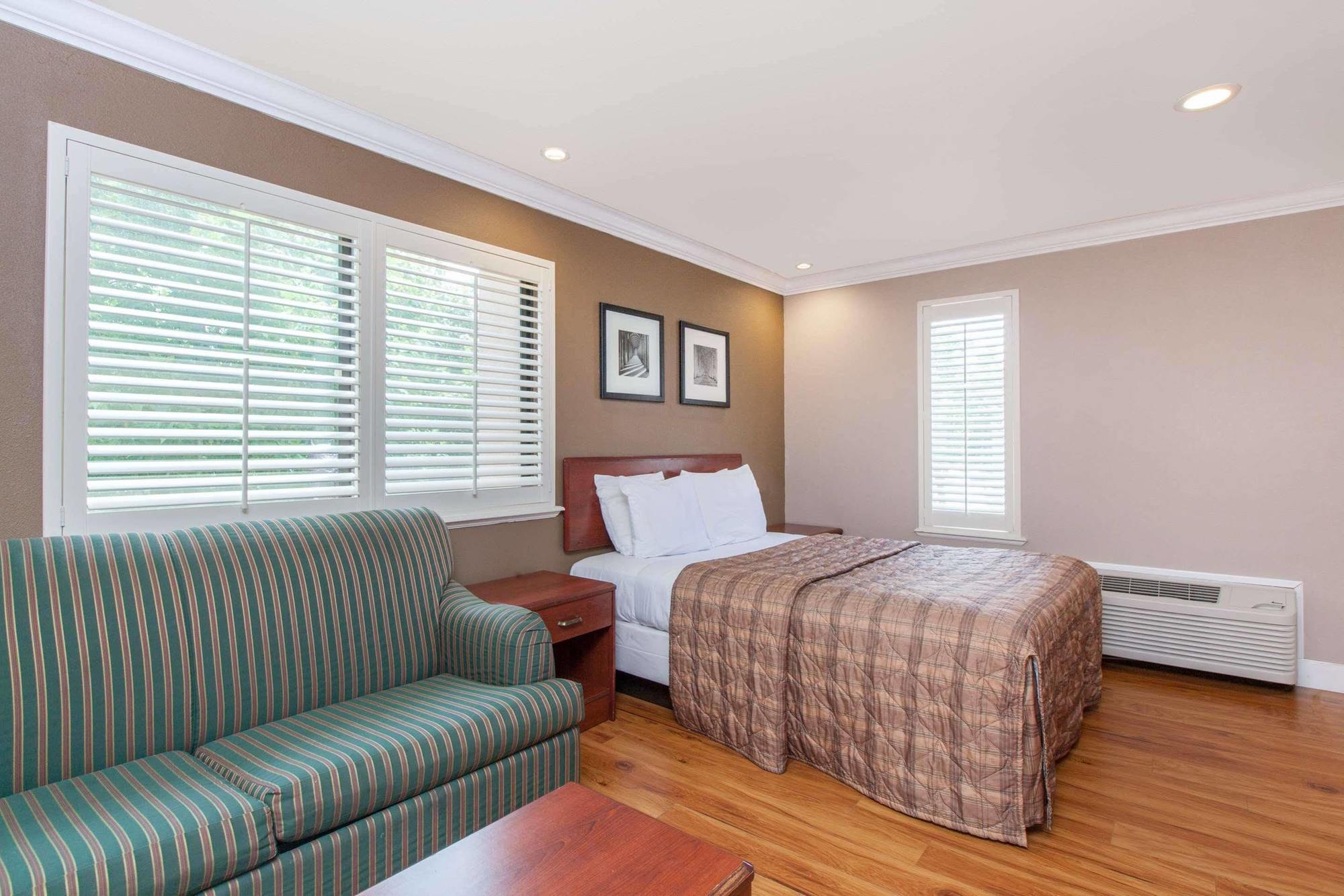 Days Inn By Wyndham San Francisco S/Oyster Point Airport South San Francisco Eksteriør billede
